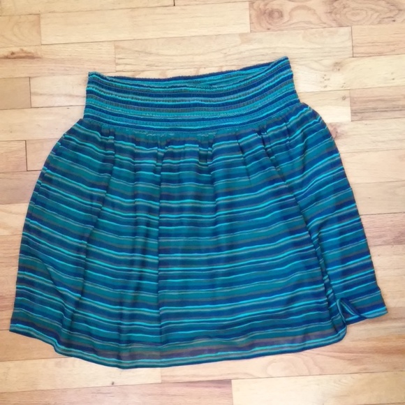Old Navy Dresses & Skirts - Old Navy smocked waist skirt